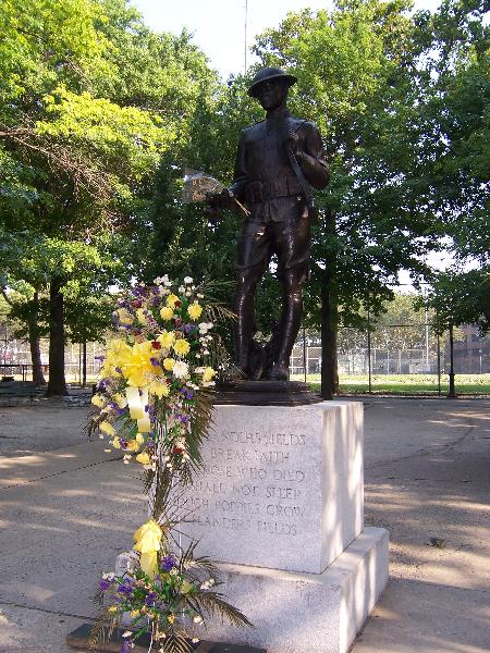 Zoom on the image : Clinton War Memorial (Doughboy) 